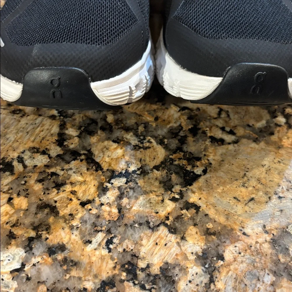 On Cloud sneakers women’s size 8.5 - Picture 6 of 9